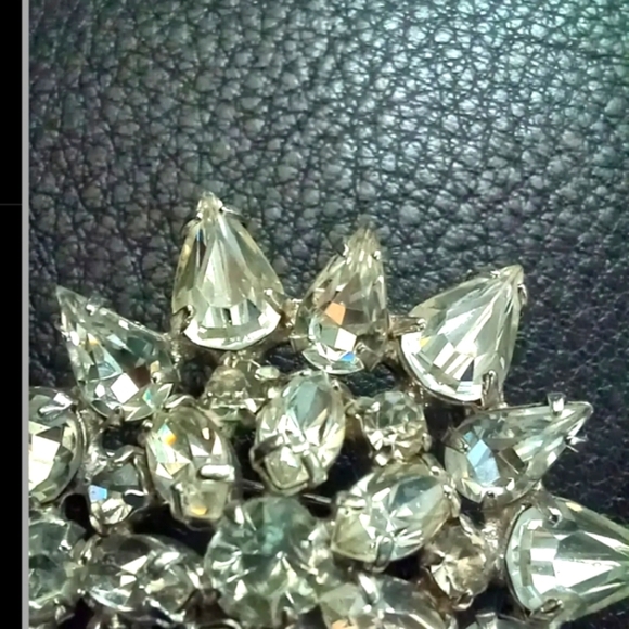 Vintage Kramer Of New York Silver Metal Crystal Rhinestone Star Burst Brooch. - Picture 3 of 4